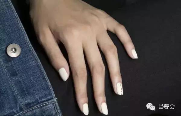 怎么给女朋友挑好看的美甲,给女朋友买指甲油