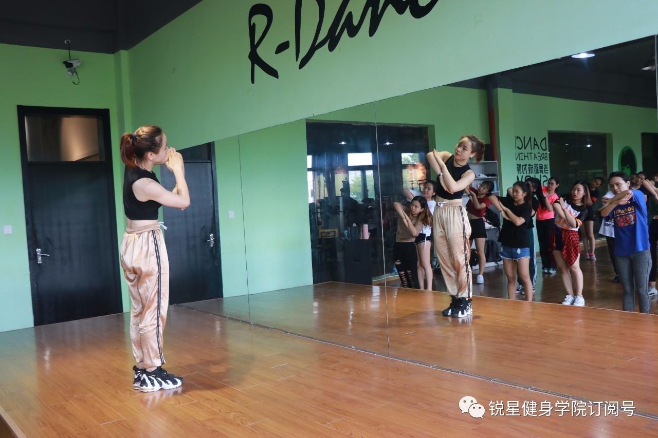 掌握爵士舞6大入门秘笈，零基础一样可以freestyle！