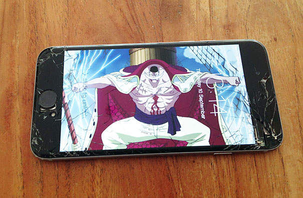 手机玻璃后盖碎了一般要修多少钱,手机屏的玻璃碎了怎么修复