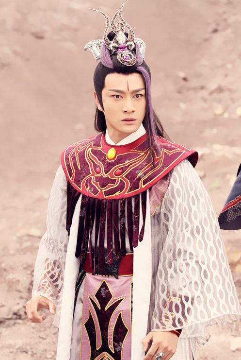 周星驰电影吴孟达被雷倒的场面,周星驰吴孟达审死官片段