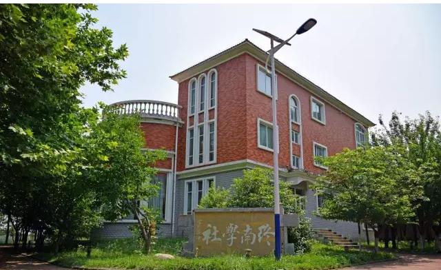 学长带你逛校园西安翻译学院,西安翻译学院学姐带你练口语