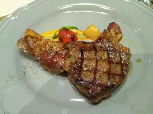 一个老外说一年之内吃遍成都,一个老外说要在一年内吃遍中国