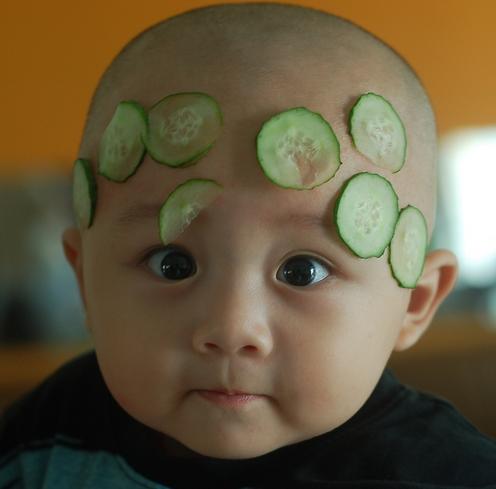 婴儿起痱子黄瓜止痒,宝宝长了好多痱子一直挠怎么办