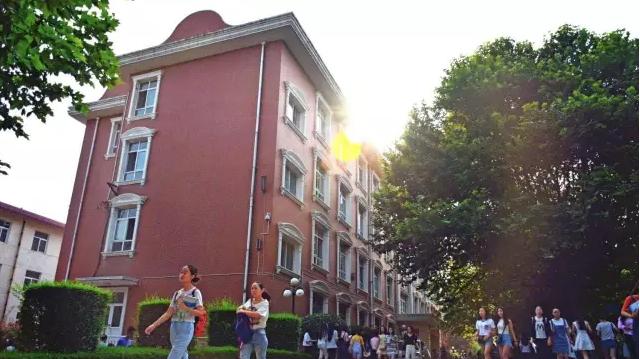 学长带你逛校园西安翻译学院,西安翻译学院学姐带你练口语