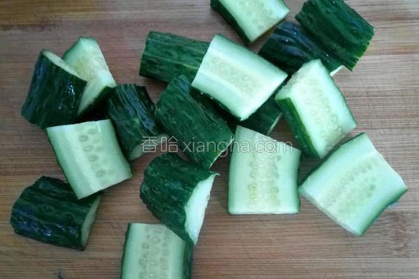 买来黄瓜吃不完自己怎样做酱黄瓜,第二天就能吃的酱黄瓜的腌制方法