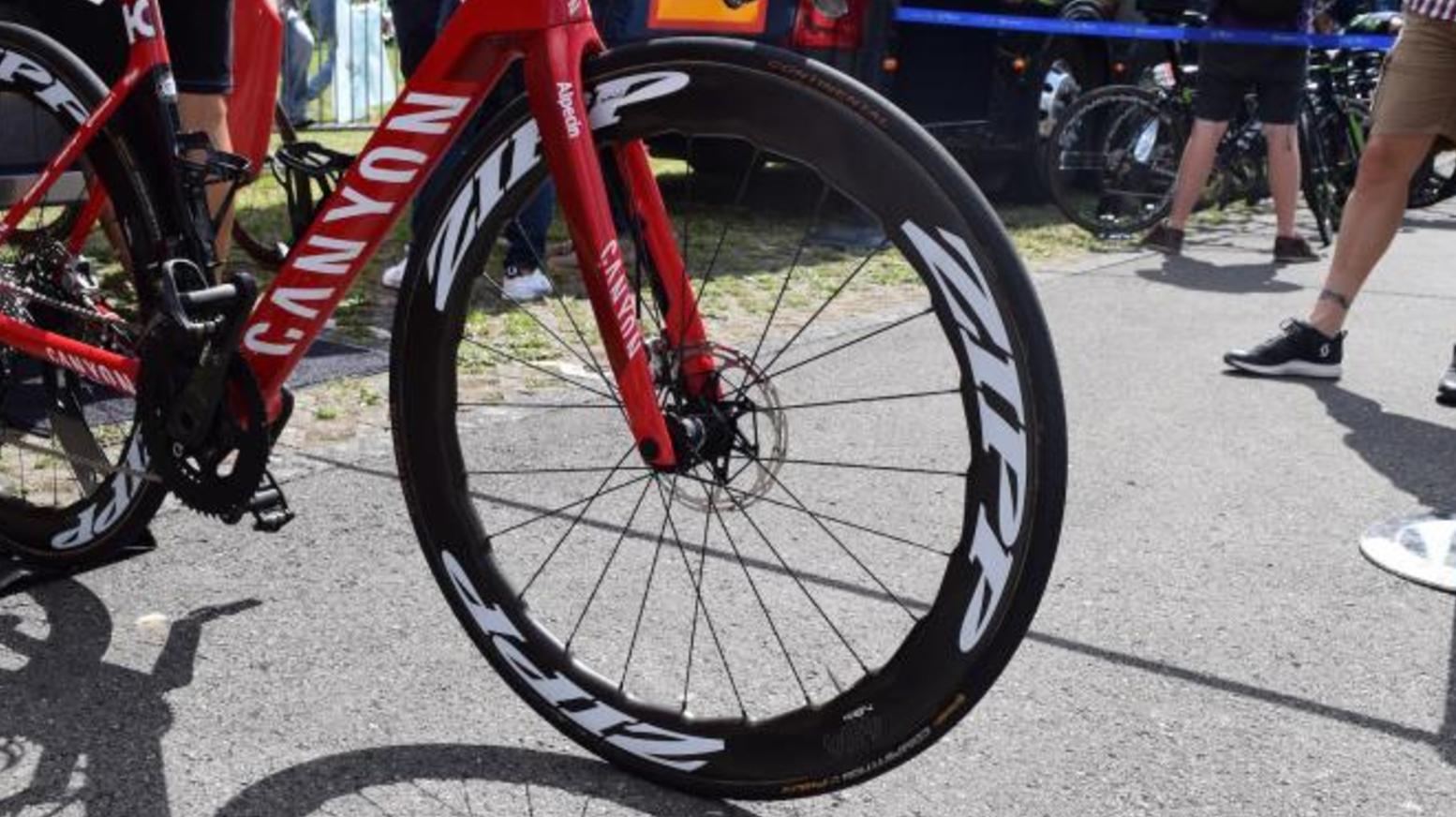 环法名车｜揭秘托尼马丁的CanyonAeroadCFSLX“红色喀秋莎”