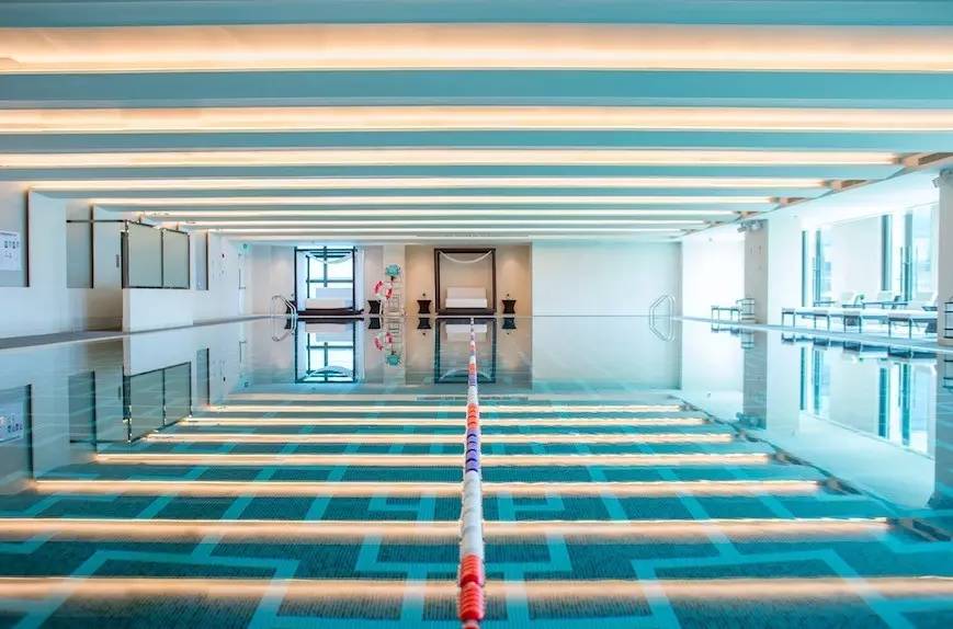 一天吃四五顿饭不长肉才怪,一天吃四顿不胖都不行