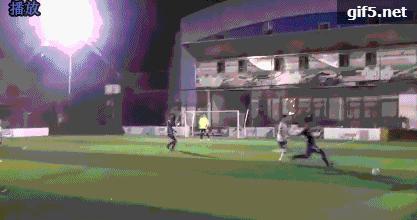 足球比赛红牌罚下打裁判集锦,足球比赛被恶意犯规