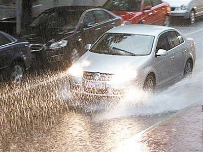 刹车盘有波纹怎么处理,刹车盘有水起步咯噔一下