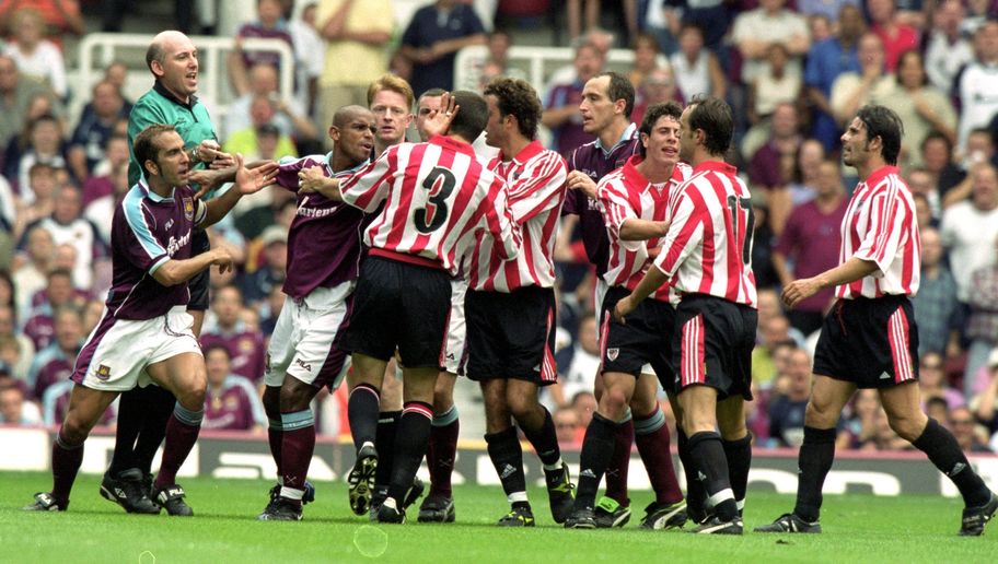 八球惨遭血虐、场上全员斗殴，告别赛能踢成这样也是没sei了！