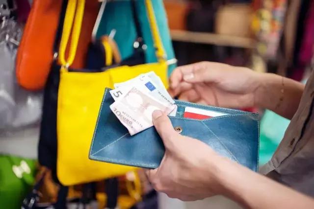 magicking包包怎么辨别真伪,蔻驰京东自营店的包包怎么查真伪