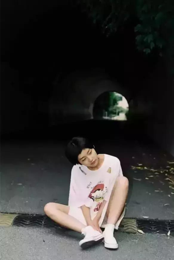 一拍照表情动作就扭曲,一拍照就紧张脸部僵硬