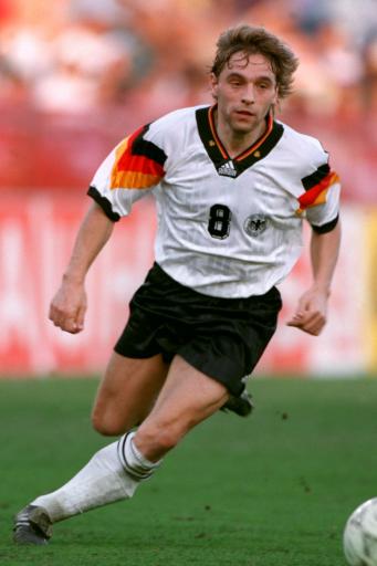 足坛8号球衣代表人物,盘点身穿10号球衣的球员照片