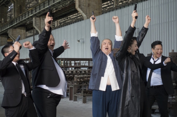 星爷和黄一飞电影,星爷屋顶抓黄一飞粤语版