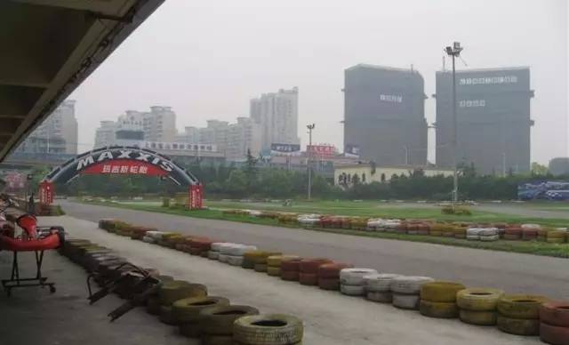 不惧欧美高手“围剿”，这位来自中国的18岁大男孩，刮起一阵阵中国旋风