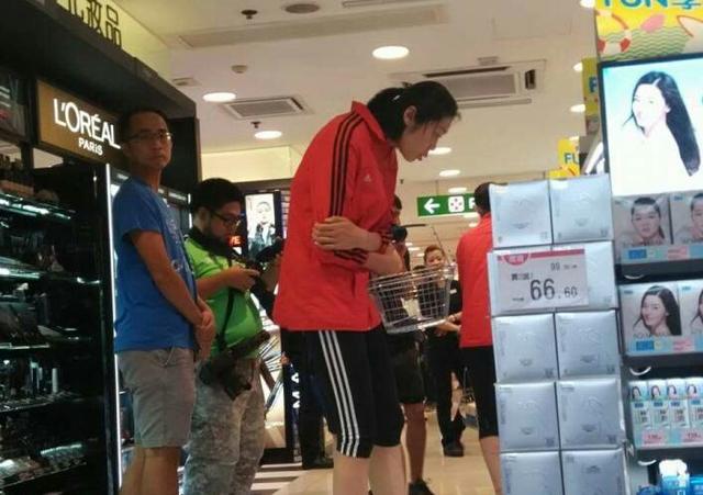 女排朱婷捐了多少钱,女排朱婷为武汉捐多少钱