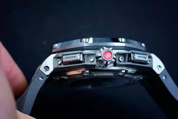 为什么打网球一定要穿裙子,足球员为什么带手表