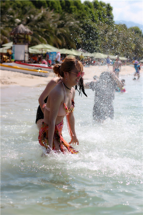 有些人不知哪里好但谁都代替不了,有些人说不上哪里好但谁都替不了