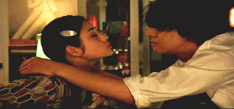 他是“犯桃花”的俊美漫画家，邂逅17岁单纯少女后浪子回头，却因瞥见妻子那一幕，关进“没有女人的地方”