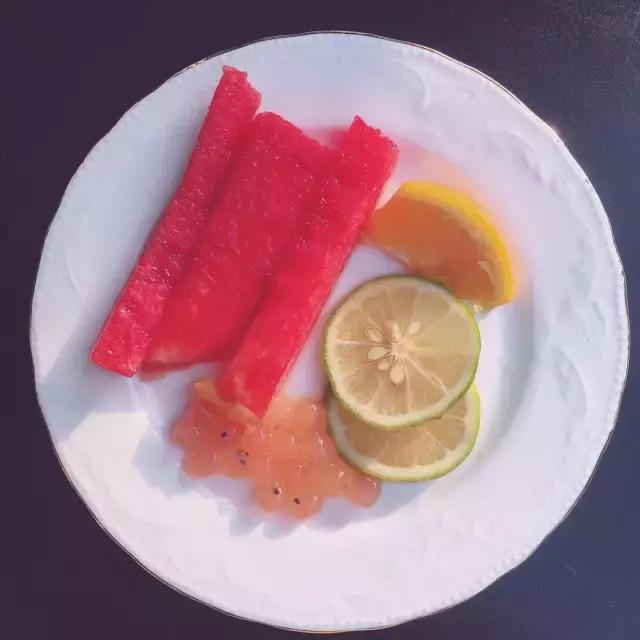 蹦野迪不如吃果盘，如何用20块在上海街头打败妖艳*货贱**？