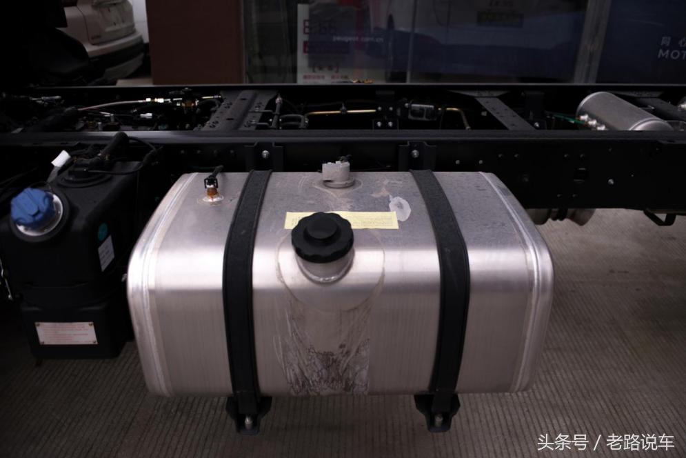 格尔发天然气用的什么发动机,格尔发纳威司达