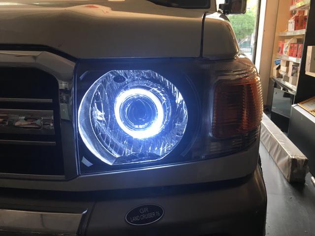 丰田12款卡罗拉改装大灯日行灯,丰田570大灯改装日行灯