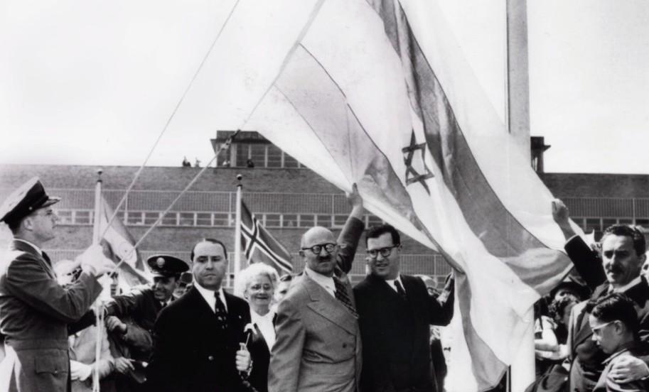 一百年前，一百名犹太人凑钱买了四千平米荒漠，这就是如今以色列