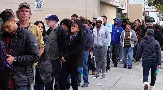 一男子买彩票中2174万,夫妇买彩票三个亿