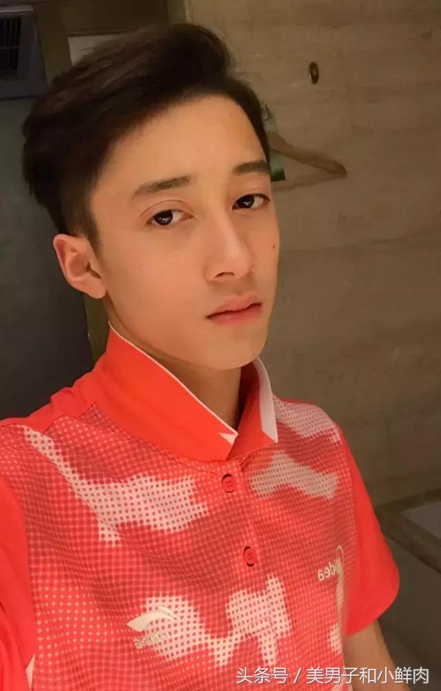 跳水运动员高颜值,跳水冠军练俊杰帅吗