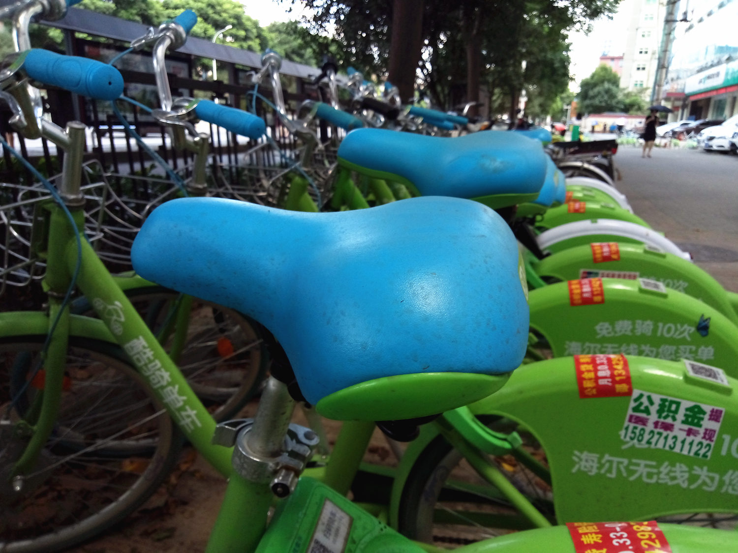 魅蓝e2闪光灯测评,魅蓝E2有什么优点