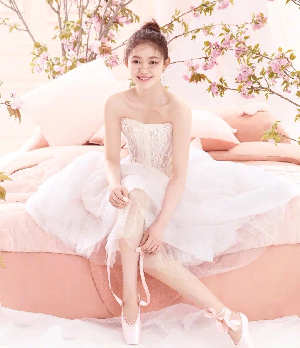 林允儿郑秀晶撞脸图片,林允脸凹陷对比图