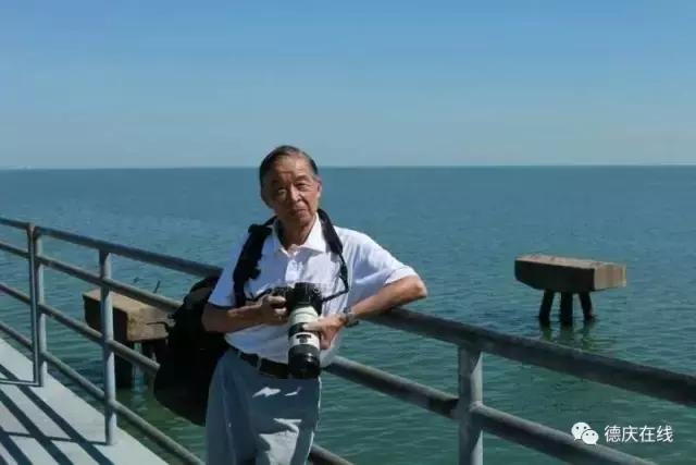 人物｜德庆老摄影人麦庭发对香山情有独钟，退休后每天早上五点登香山，风雨不改