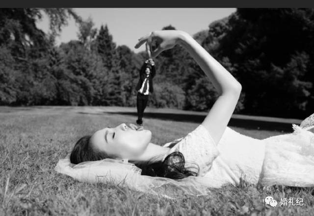摄影师亲手教新人摆婚纱照造型,6种必拍的婚纱照风格