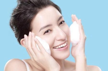夏季肌肤保湿美白妙法,夏天到了不但补水也要美白