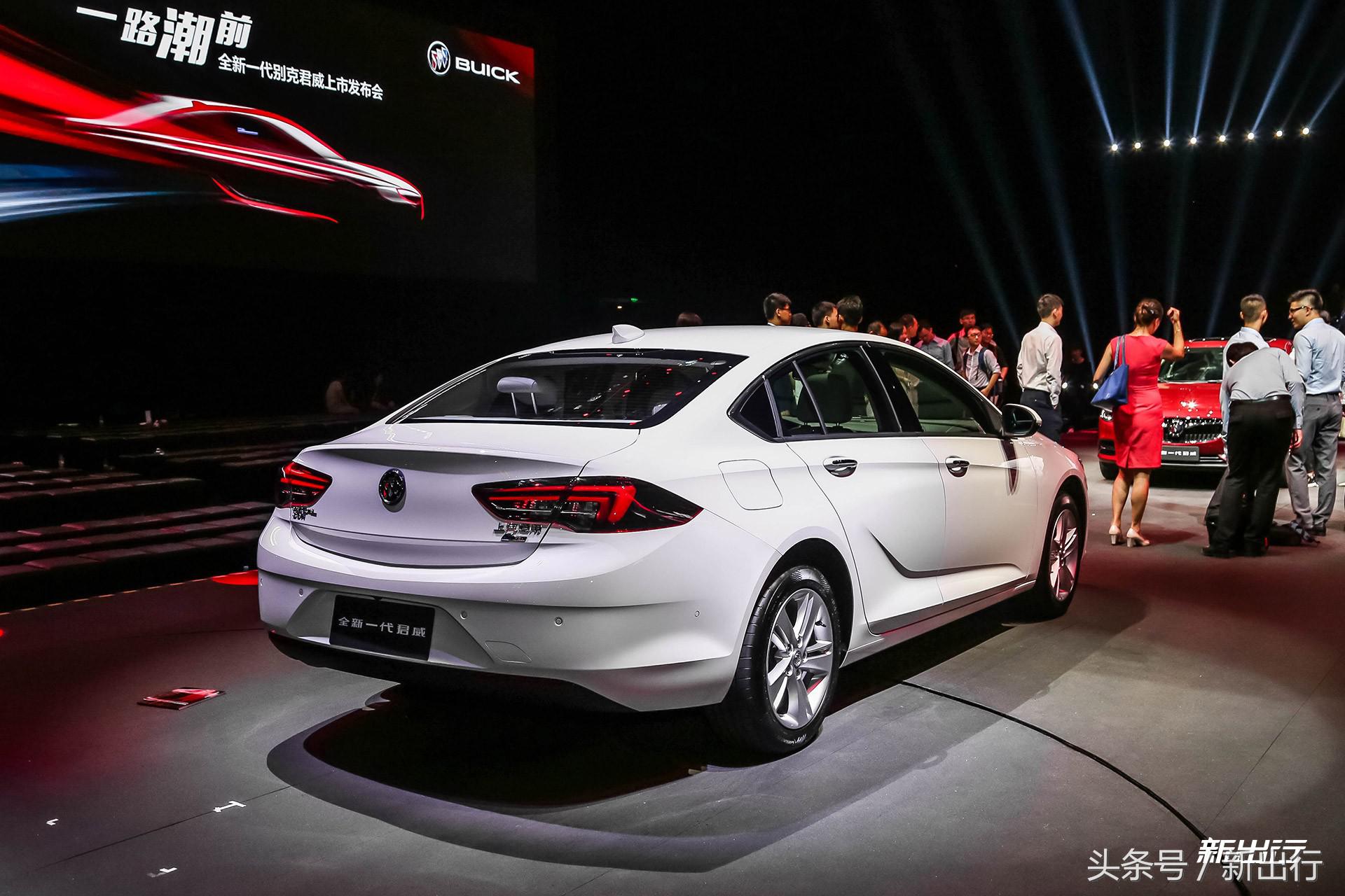 别克君威2017款30h豪华型,远距离看新款君威