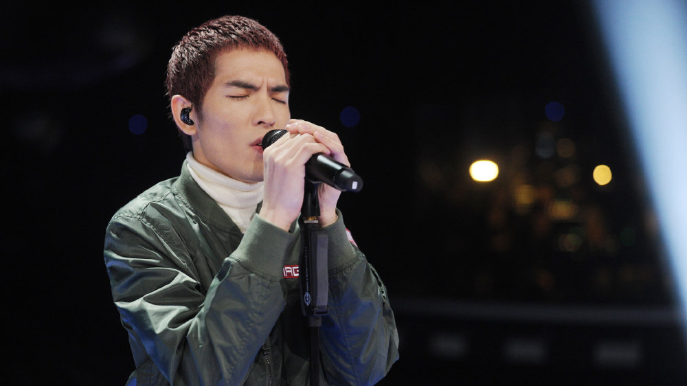 “雨神”萧敬腾现身北京开演唱会,网友:这里的人民需要你