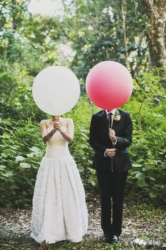 摄影师亲手教新人摆婚纱照造型,6种必拍的婚纱照风格