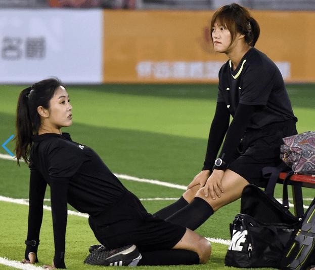 中超裁判摔倒,怎么在中超当裁判