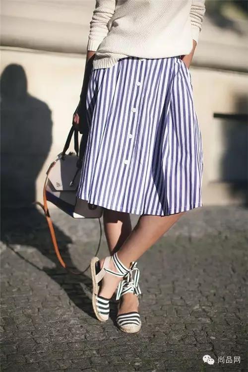 平底鞋攻陷时尚圈，姑娘们早已放弃恨天高