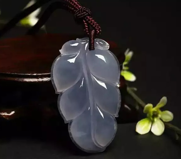 翡翠挂件配什么样的绳子效果最好,男士佩戴什么翡翠挂件最好