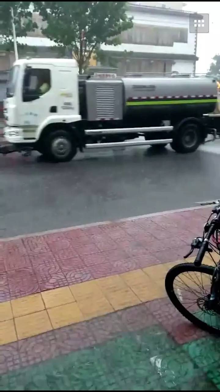 洒水车敬业,洒水车冒雨是敬业吗