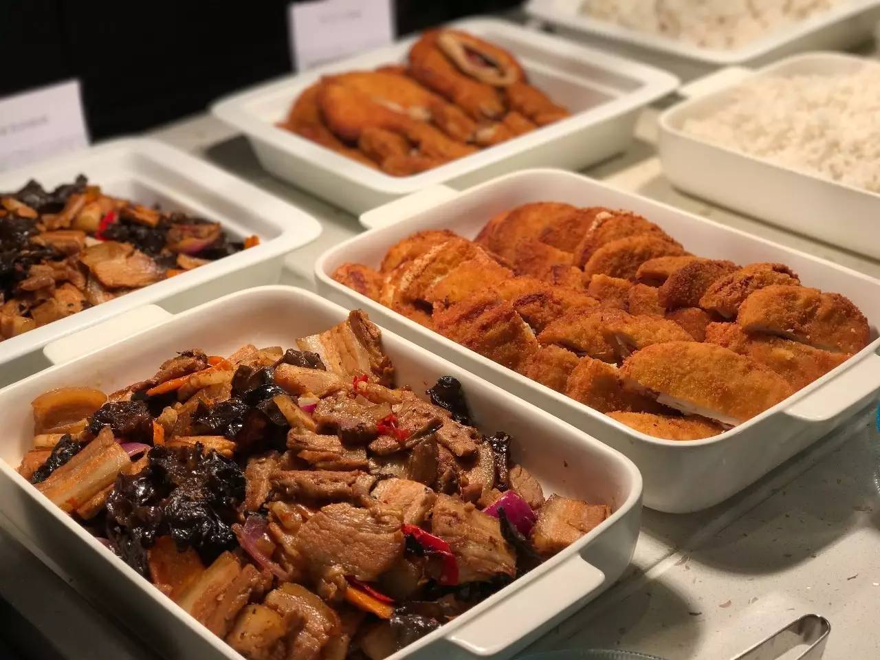 我生活在妙不可言的等待中,我们的生活在妙不可言的等待中