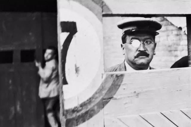 布列松摄影作品赏析,布列松经典摄影作品中国