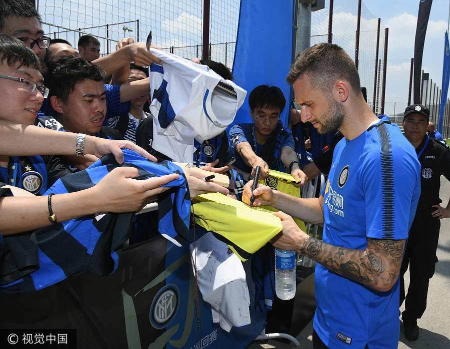 国米美女球迷,国米前锋伊卡尔迪