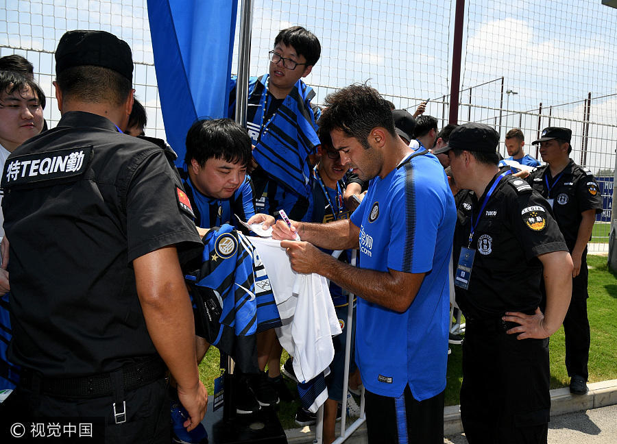 国米美女球迷,国米前锋伊卡尔迪