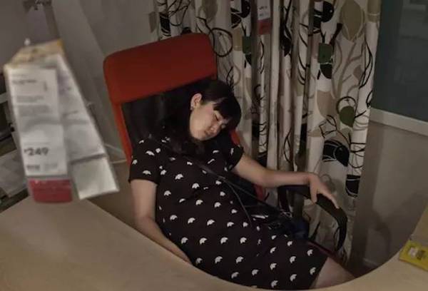 涓浗浜哄湪澶栧浗閰掑簵浜嬩欢,瀹滃涓轰粈涔堥偅涔堝浜哄湪閲岄潰鐫¤