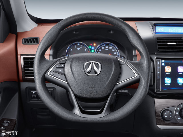 北汽威旺m3价格,北汽威旺m30和五菱宏光尺寸对比