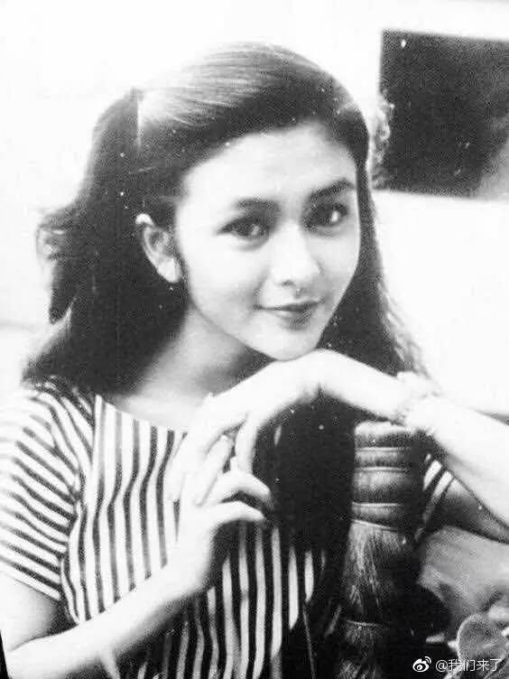 美人迟暮？不存在的！曾经素颜出演“十三姨”的关之琳今晚上线！