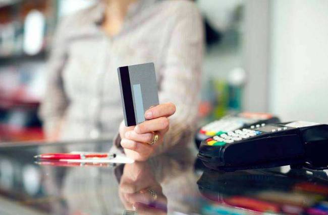 境外购物刷卡需要手续费吗,境外刷卡返现必须实体卡吗