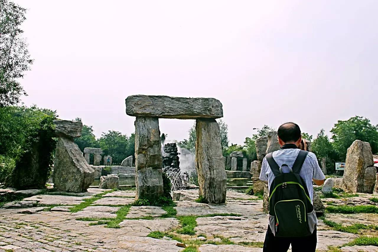 它被称作天上王城，更有中华第一崮美名，薄雾氤氲景色迷人